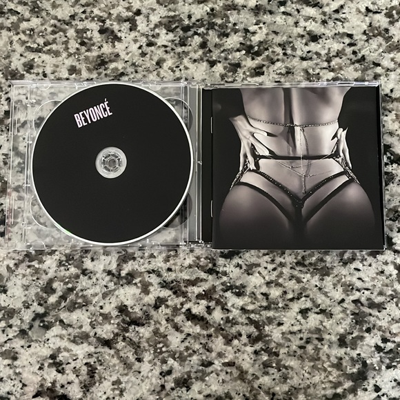 EUC Beyoncé Self-Titled CD/DVD Released 2014 & nominated for 5 Grammy’s in 2015 - Picture 7 of 12